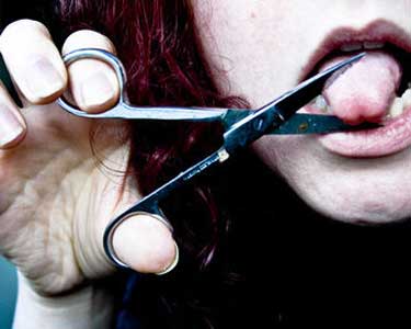 201501031553442872_Womans-tongue-cut-off