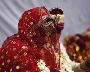 201502181730539061_Epileptic-groom-has-f