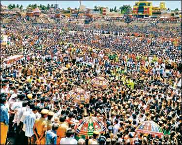 201602230609231274_Kumbakonam-theerthavari-festivity-held-Makamaka-Millions-of_SECVPF.gif