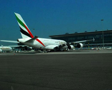 201607261651308924_Emirates-flight-makes