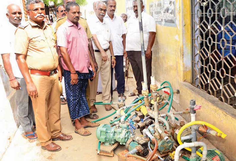 13 வீடுகளில் குடிநீர் இணைப்புகள் துண்டிப்பு மின்மோட்டார்களும் பறிமுதல் 13 வீடுகளில் குடிநீர் இணைப்புகள் துண்டிப்பு மின்மோட்டார்களும் பறிமுதல்