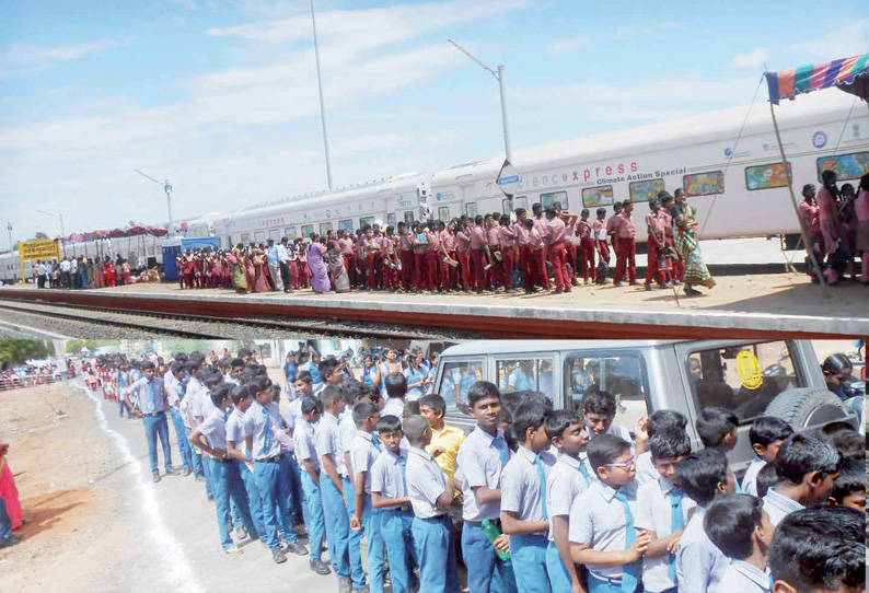 ஆறுமுகநேரியில் அறிவியல் கண்காட்சி ரெயிலை 18 ஆயிரம் மாணவர்கள் பார்வையிட்டனர் ஆறுமுகநேரியில் அறிவியல் கண்காட்சி ரெயிலை 18 ஆயிரம் மாணவர்கள் பார்வையிட்டனர்