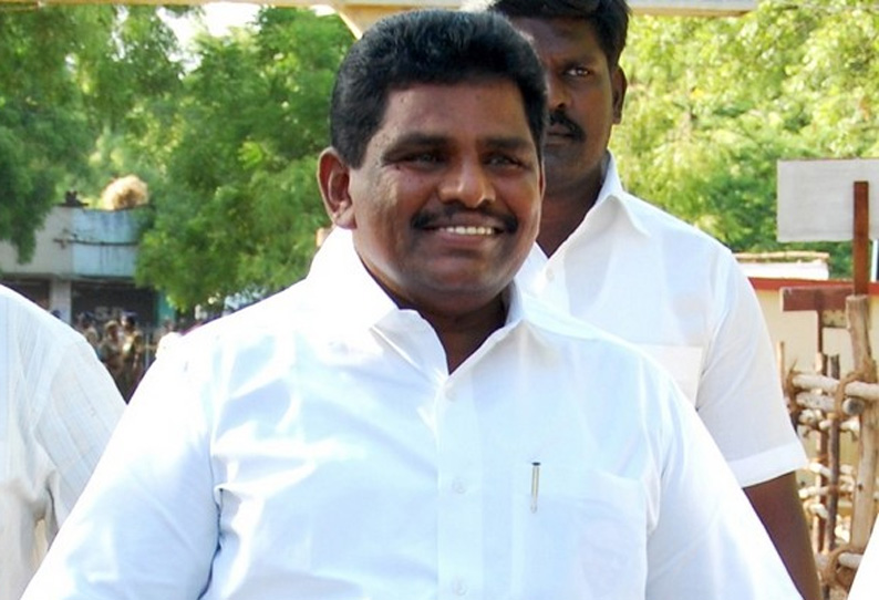 திருச்செந்தூர், ஸ்ரீவைகுண்டம் தொகுதிகளில் குடிநீர் தட்டுப்பாடு: அணைகளில் இருந்து தண்ணீர் திறந்து விட அனிதா ராதாகிருஷ்ணன் எம்.எல்.ஏ. கோரிக்கை திருச்செந்தூர், ஸ்ரீவைகுண்டம் தொகுதிகளில் குடிநீர் தட்டுப்பாடு: அணைகளில் இருந்து தண்ணீர் திறந்து விட அனிதா ராதாகிருஷ்ணன் எம்.எல்.ஏ. கோரிக்கை