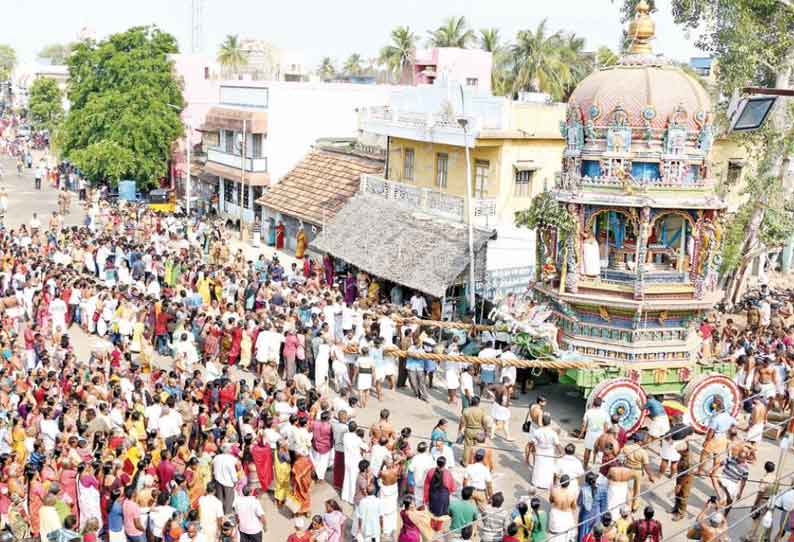 ஸ்ரீரங்கத்தில் பங்குனி தேரோட்டம் திரளான பக்தர்கள் வடம் பிடித்து இழுத்தனர்