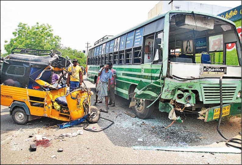 பஸ் மோதி விபத்து: ஆட்டோ டிரைவர் உடல் நசுங்கி சாவு