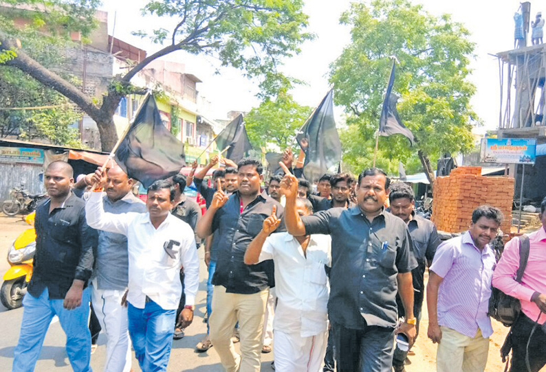 கருப்புக்கொடி ஏந்தி பா.ம.க. போராட்டம்