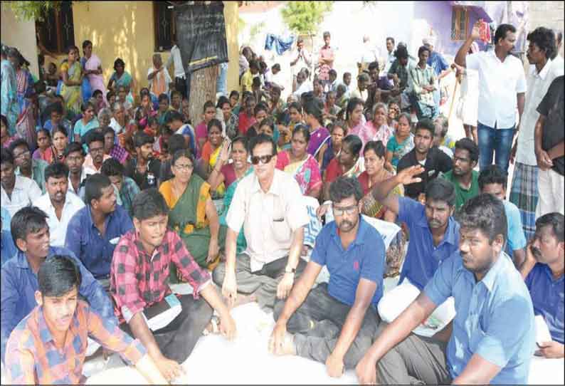 ஸ்டெர்லைட் ஆலையை மூடக்கோரி அ.குமரெட்டியபுரம் கிராம மக்கள் 50-வது நாளாக போராட்டம்