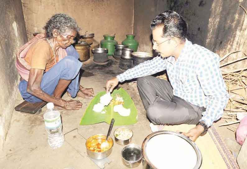 ஏழை மூதாட்டியின் வீட்டிற்கு சென்று உணவளித்த கரூர் கலெக்டர்