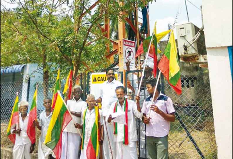 காவிரி மேலாண்மை வாரியம் அமைக்க வலியுறுத்தி செல்போன் கோபுரத்தில் ஏறி போராட்டம் 16 பேர் கைது