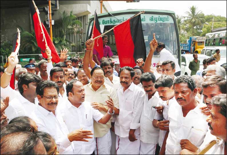 காவிரி மேலாண்மை வாரியம் அமைக்காததை கண்டித்து தி.மு.க.வினர் ‘திடீர்’ சாலைமறியல்