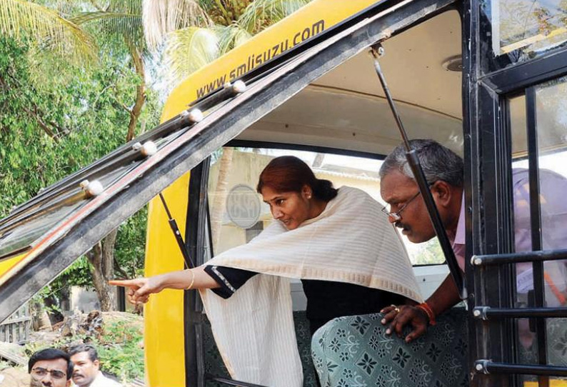 பள்ளி வாகனங்களின் தரநிலை குறித்து ஆய்வு கலெக்டர் மலர்விழி தலைமையில் நடந்தது