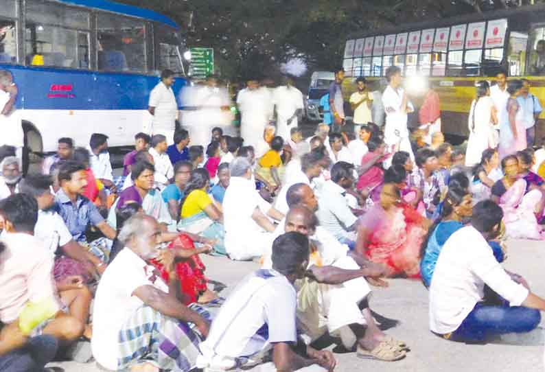 கோவிலில் பொங்கல் வைப்பதில் தகராறு: போலீஸ் சப்-இன்ஸ்பெக்டர் மீது தாக்குதல் நடத்தியதால் பரபரப்பு