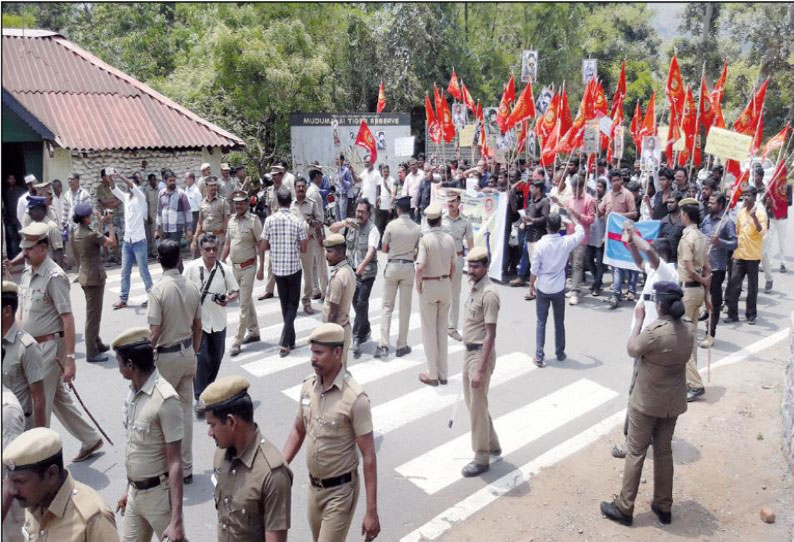 காவிரி மேலாண்மை வாரியம் அமைக்க கோரி கக்கநல்லா சோதனை சாவடியை முற்றுகையிட்ட நாம் தமிழர் கட்சியினர் கைது