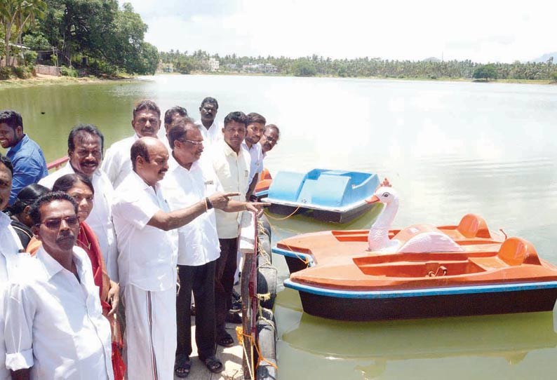 கோடையை குதூகலமாய் கொண்டாட குளத்தில் படகு சவாரி விஜயகுமார் எம்.பி. இன்று தொடங்கி வைக்கிறார்