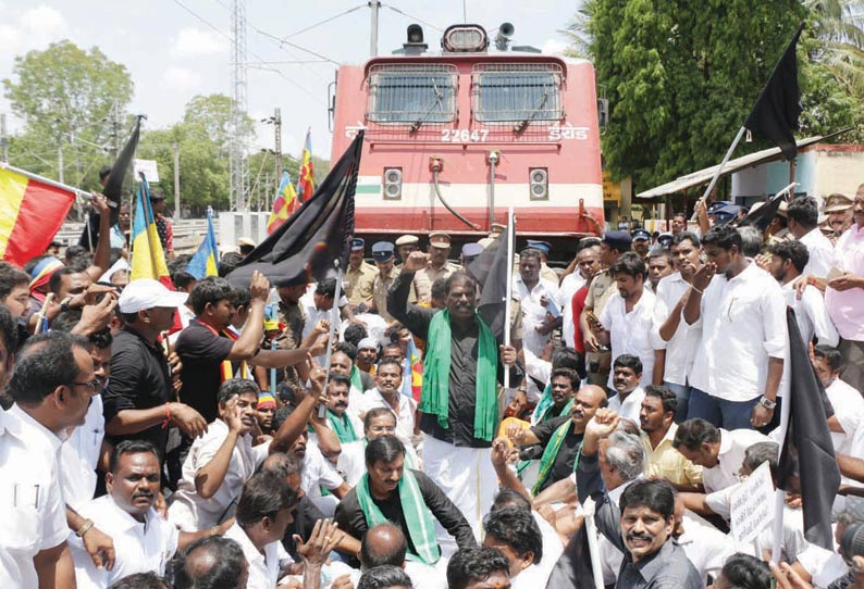 காவிரி மேலாண்மை வாரியம் அமைக்க வலியுறுத்தல்: மாவட்டத்தில் பா.ம.க.வினர் ஆர்ப்பாட்டம்