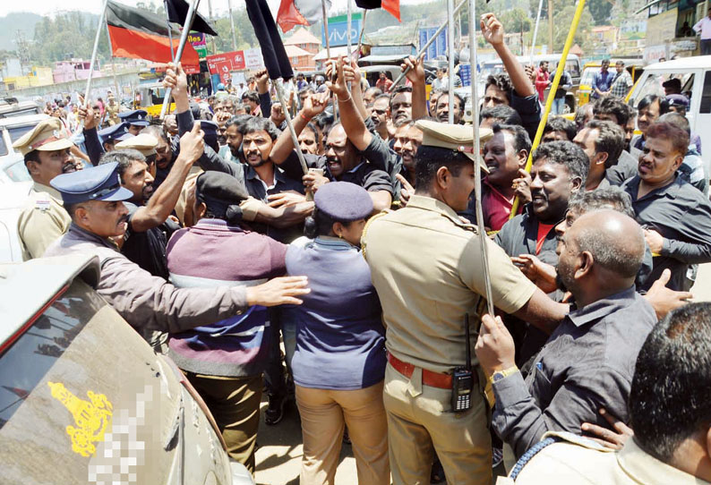 பிரதமர் மோடி வருகைக்கு எதிர்ப்பு  ஊட்டி தபால் நிலையத்தை முற்றுகையிட முயன்ற தி.மு.க.வினர் 40 பேர் கைது