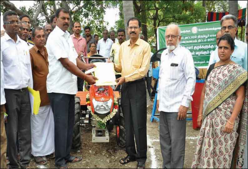 கூட்டு பண்ணைய குழுக்களுக்கு மானிய விலையில் வேளாண் கருவிகள் கலெக்டர் கே.எஸ்.பழனிசாமி வழங்கினார்