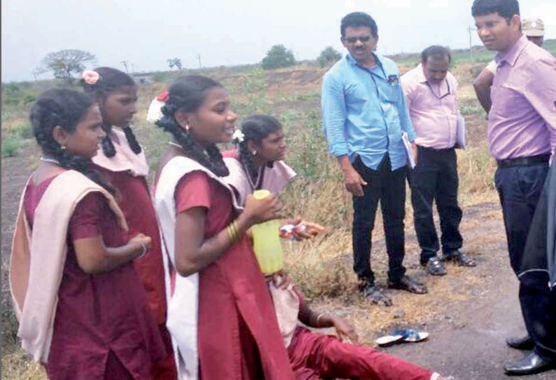 எட்டயபுரம் அருகே சைக்கிளில் தவறி விழுந்து காயம் அடைந்த மாணவியை ஆஸ்பத்திரிக்கு காரில் அனுப்பி வைத்த கலெக்டர்