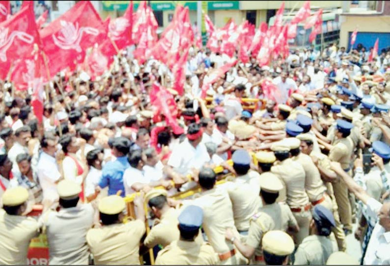 கே.ஆர்.எஸ். அணைக்கு நடைபயணம் செல்ல முயன்ற இந்திய கம்யூனிஸ்டு கட்சியினர் 500 பேர் கைது