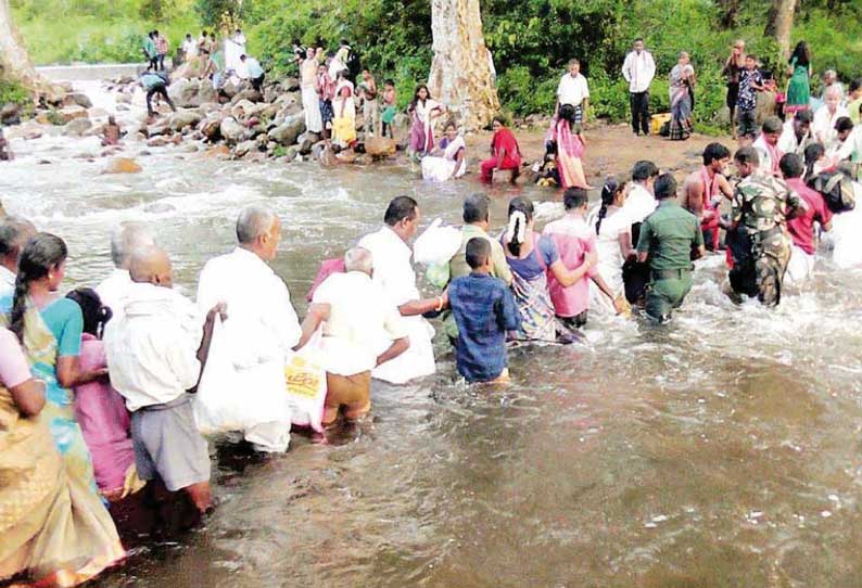 அய்யனார் கோவில் ஆற்றில் வெள்ளப்பெருக்கு: சாமி தரிசனத்திற்கு சென்ற பக்தர்கள் அவதி