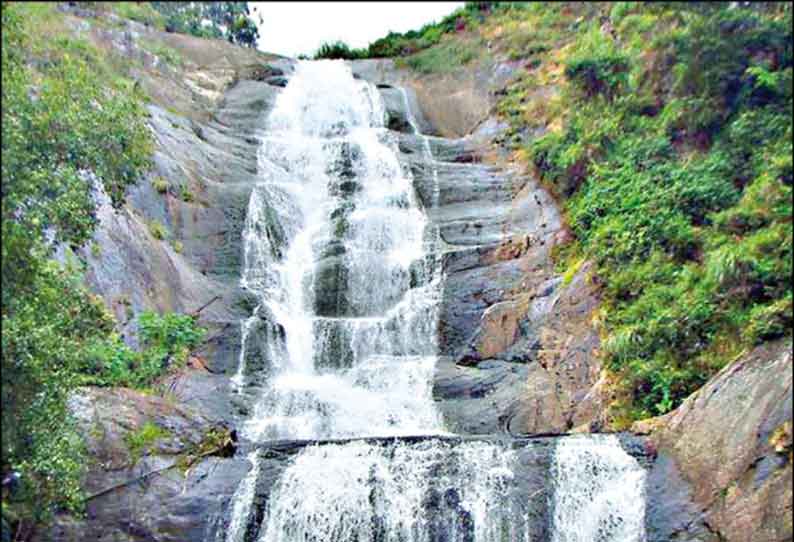 கொடைக்கானலில் பலத்த மழை: வெள்ளி நீர்வீழ்ச்சியில் ஆர்ப்பரித்து கொட்டும் தண்ணீர்