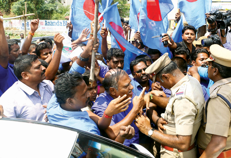 சேலத்தில், முதல்-அமைச்சர் வீட்டை முற்றுகையிட முயற்சி ஆதி தமிழர் பேரவையினர் 85 பேர் கைது