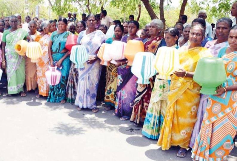 தொடரும் குடிநீர் தட்டுப்பாடு: காலிக்குடங்களுடன் கலெக்டர் அலுவலகம் வந்த பொதுமக்கள்