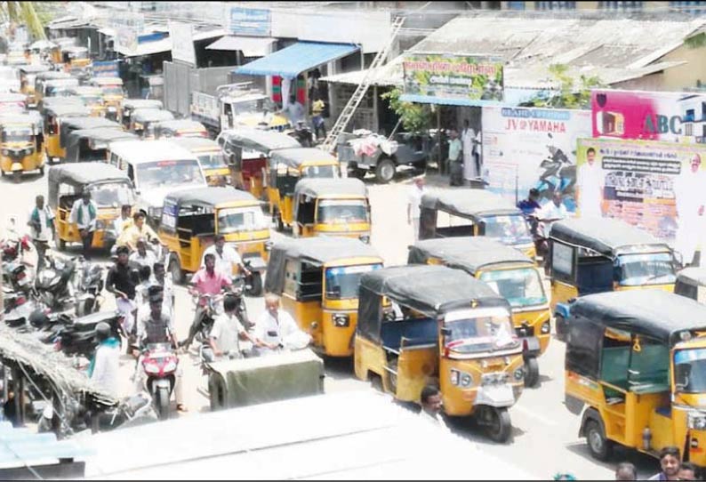 காவிரி மேலாண்மை வாரியம் அமைக்க வலியுறுத்தி ஆட்டோ ஓட்டுனர் சங்கத்தினர் ஆர்ப்பாட்டம்