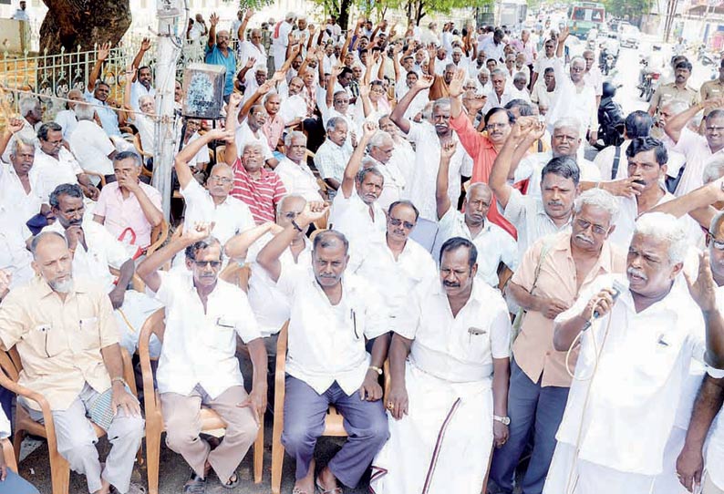 பல்வேறு கோரிக்கைகளை வலியுறுத்தி அரசு போக்குவரத்து கழக ஓய்வு பெற்ற தொழிலாளர்கள் ஆர்ப்பாட்டம்