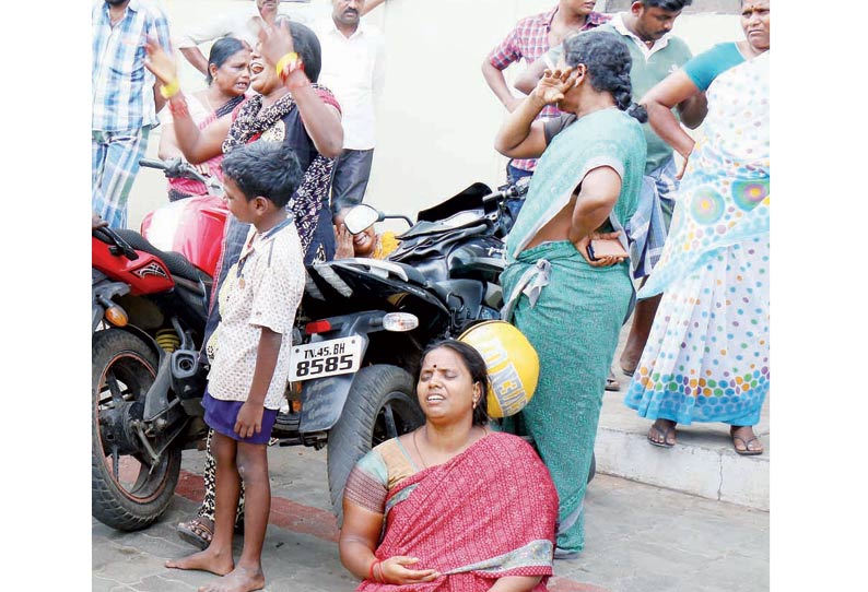 மோட்டார் சைக்கிள் மீது அரசு பஸ் மோதல்; நண்பர்கள் 3 பேர் பலி