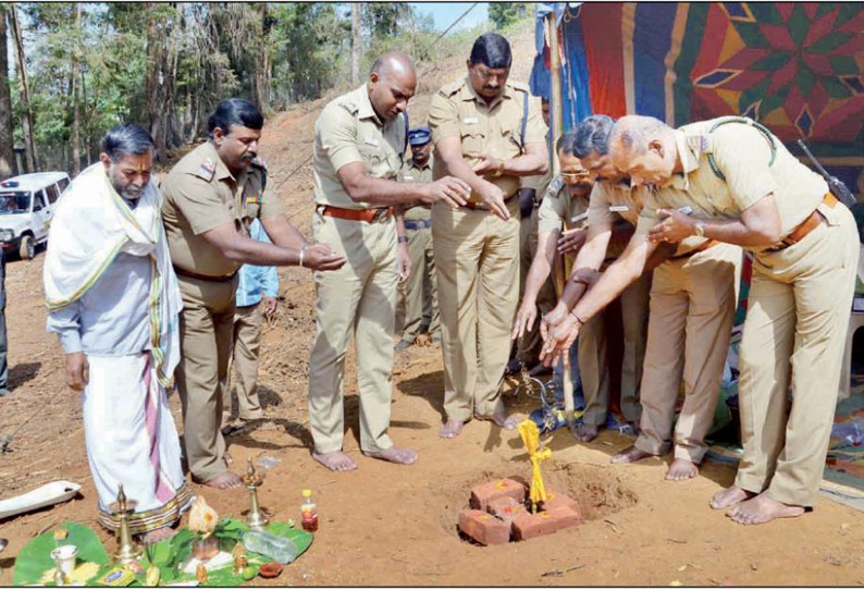 ஊட்டியில் போலீஸ் பயிற்சி மைதான பணிகள்; போலீஸ் சூப்பிரண்டு முரளி ரம்பா தொடங்கி வைத்தார்