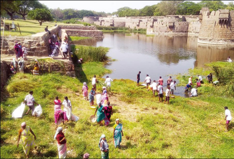 வேலூர் கோட்டையை சீரமைக்கும் பணிகள் தீவிரம்