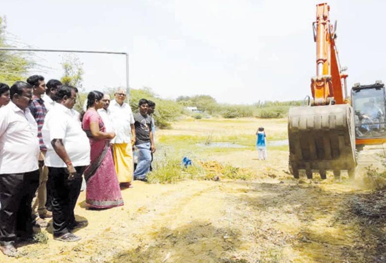 மகளிடம் பணம் பெற்று ஏரிகளை தூர்வாரிய ஓய்வுபெற்ற தலைமை ஆசிரியர்