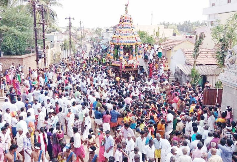 பொத்தனூர் சுயம்பு வெள்ளக்கல் மாரியம்மன் கோவில் தேரோட்டம்