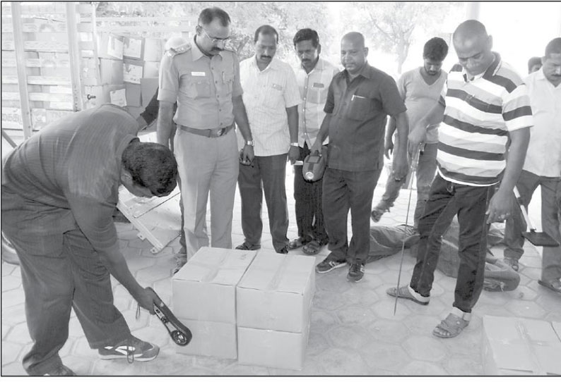 சேலம் பெரியார் பல்கலைக்கழகத்திற்கு வெடிகுண்டு மிரட்டல் போலீசார் தீவிர சோதனை