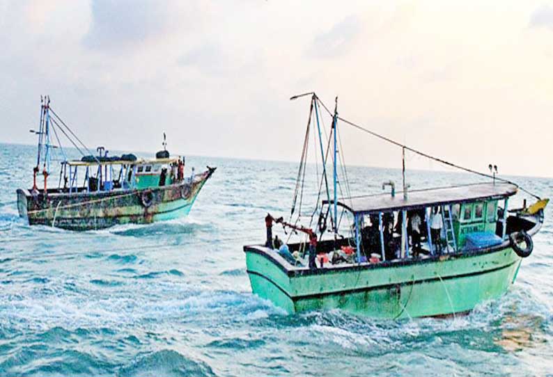 மீன்பிடி தடை காலம் முடிந்தது குளச்சலில் விசைப்படகு மீனவர்கள் கடலுக்கு புறப்பட்டனர்