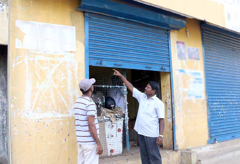 டாஸ்மாக் கடை பூட்டை உடைத்து பணம் திருட்டு