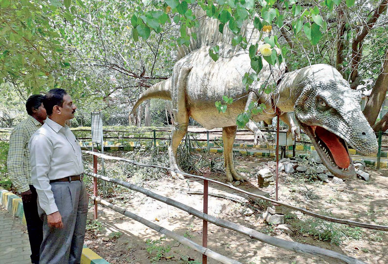 நெல்லை மாவட்ட அறிவியல் மையத்தில் ரூ.30 லட்சத்தில் டயனோசர் பூங்கா புதுப்பிப்பு அருங்காட்சியக தொழில்நுட்ப இயக்குனர் தகவல்