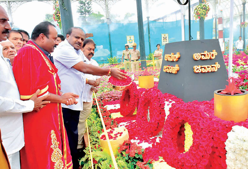 லால்பாக்கில் சுதந்திர தினவிழா மலர் கண்காட்சி முதல்-மந்திரி குமாரசாமி தொடங்கி வைத்தார்