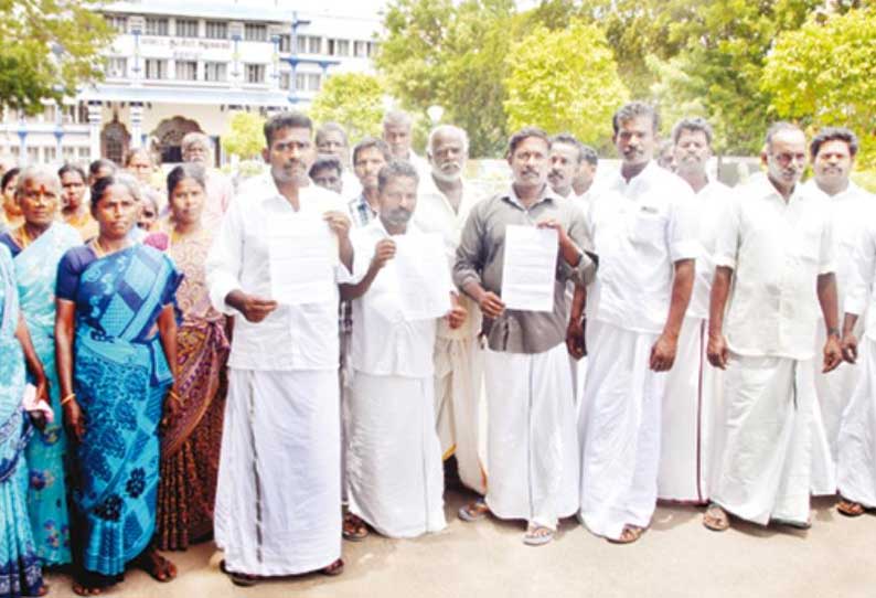 பழுதடைந்த மேல்நிலை நீர்த்தேக்க தொட்டியை சீரமைக்க வேண்டும் கிராம மக்கள் கோரிக்கை