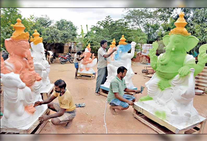 சதுர்த்தி விழாவை முன்னிட்டு விநாயகர் சிலைகள் தயாரிக்கும் பணி தீவிரம்