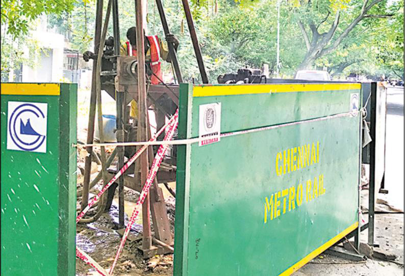 பயணிகளுக்கு மேலும் ஒரு திகில் பயணம்: கூவம் ஆறுக்கு கீழே டிசம்பரில் மெட்ரோ ரெயில் இயக்கம் அடுத்த மாதம் சோதனை ஓட்டம்