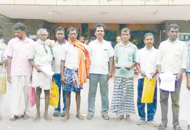 ஏரிமலையில் இருளர் சமூக மக்களுக்கு வீடு கட்டித்தர வேண்டும் கலெக்டரிடம் மனு