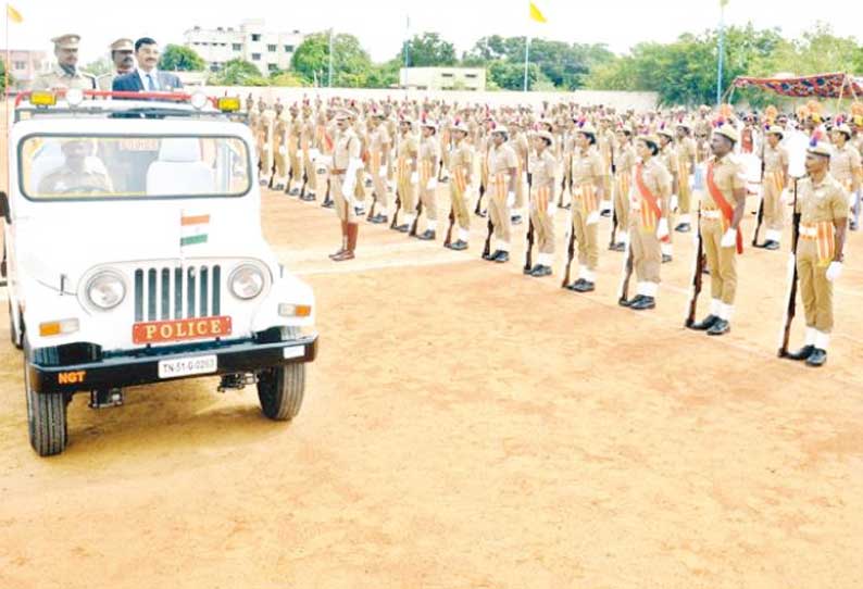 சுதந்திரதின விழாவில் பயனாளிகளுக்கு ரூ.1 கோடியில் நலத்திட்ட உதவிகள் கலெக்டர் வழங்கினார்