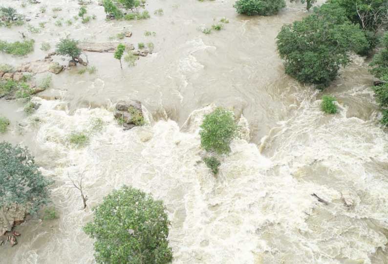 ஒகேனக்கல்லுக்கு தண்ணீர் வரத்து மேலும் அதிகரிப்பு வினாடிக்கு 1 லட்சத்து 90 ஆயிரம் கனஅடி வருகிறது