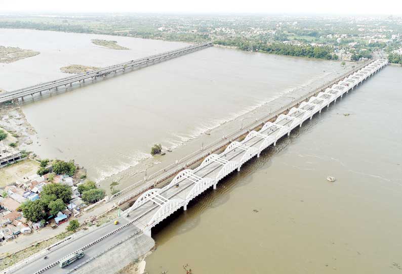 மேட்டூர் அணையில் இருந்து தண்ணீர் திறப்பு அதிகரிப்பு காவிரி-கொள்ளிடம் ஆறுகளில் வெள்ளப்பெருக்கு