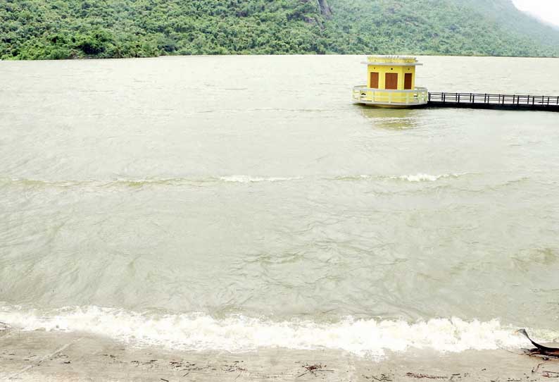 பெருஞ்சாணி அணையில் திறக்கப்படும் தண்ணீரின் அளவு குறைப்பு முக்கடல் அணை நிரம்பி மறுகால் பாய்கிறது