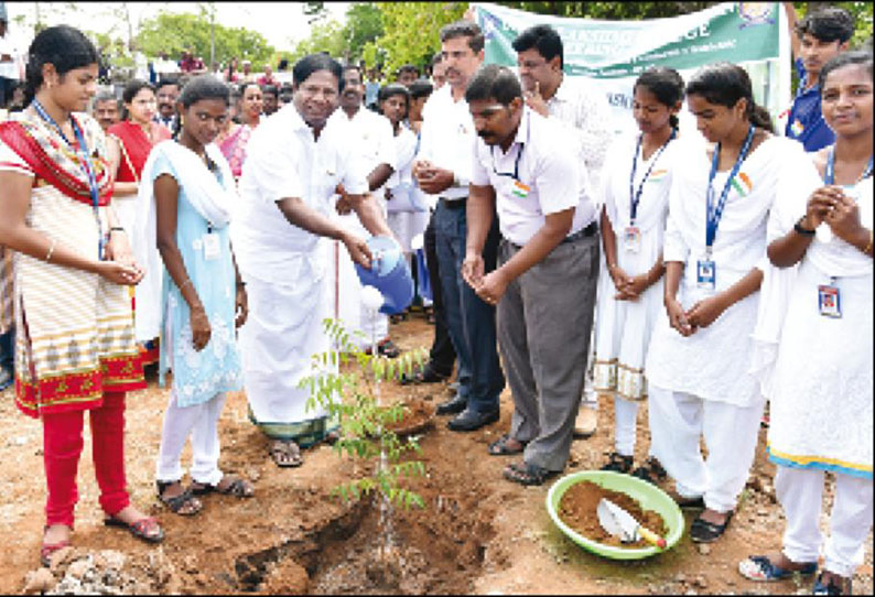 அரியலூர், பெரம்பலூர் மாவட்டங்களில் கல்வி நிறுவனங்களில் சுதந்திர தின விழா கொண்டாட்டம்