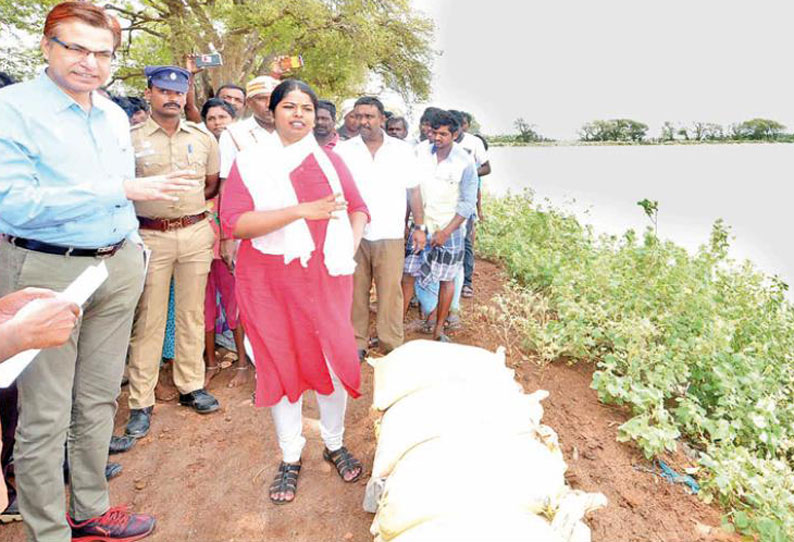 பாவூர்சத்திரம் அருகே மழையால் பாதிப்பு: கீழப்பாவூர் பெரியகுளம் பகுதியில் அரசு முதன்மை செயலாளர் ஆய்வு