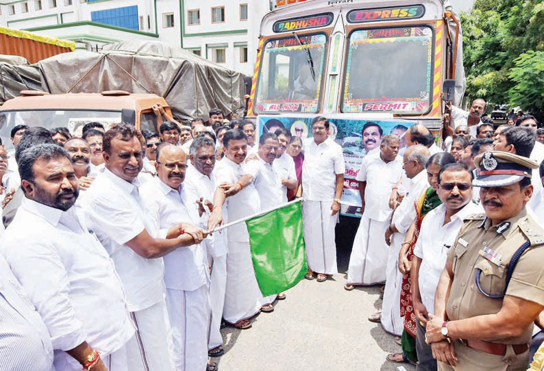 கனமழையால் பாதிக்கப்பட்ட கேரளாவுக்கு ரூ.2 கோடி மதிப்புள்ள நிவாரண பொருட்கள், அமைச்சர் எஸ்.பி.வேலுமணி அனுப்பி வைத்தார்